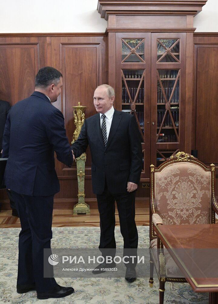 Президент РФ В. Путин встретился с вице-премьером РФ М. Акимовым