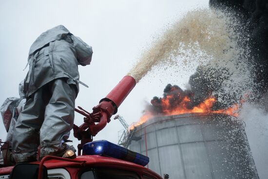 Пожарно-тактические учения по тушению нефтепродуктов