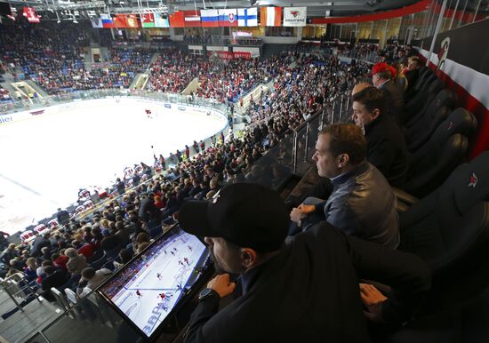 Премьер-министр РФ Д. Медведев принял участие в награждении хоккеистов ЦСКА