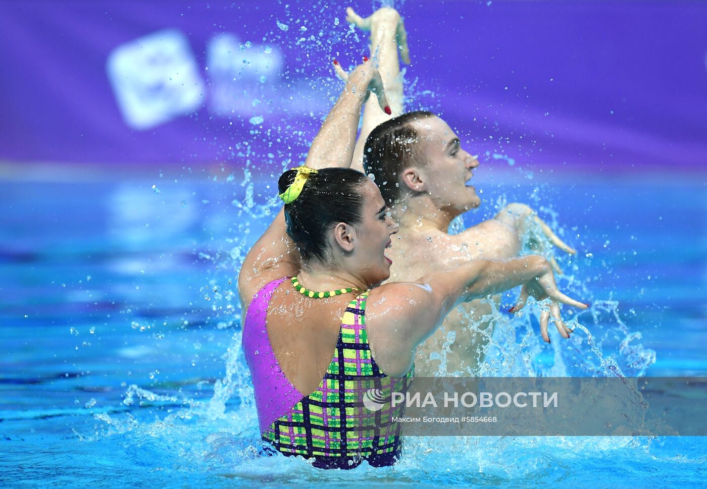 Синхронное плавание. Третий этап Мировой серии. Смешанный дуэт. Произвольная программа