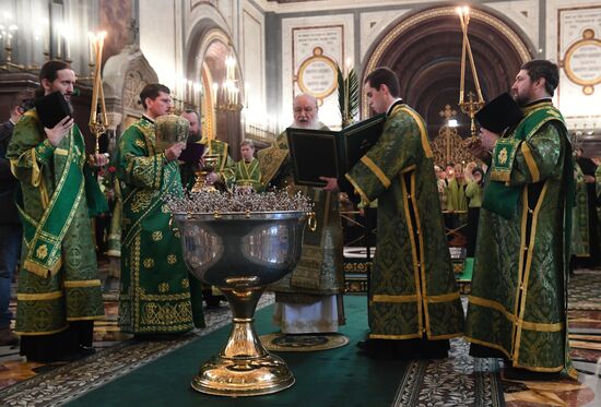 Патриаршее служение в канун Вербного воскресенья в храме Христа Спасителя