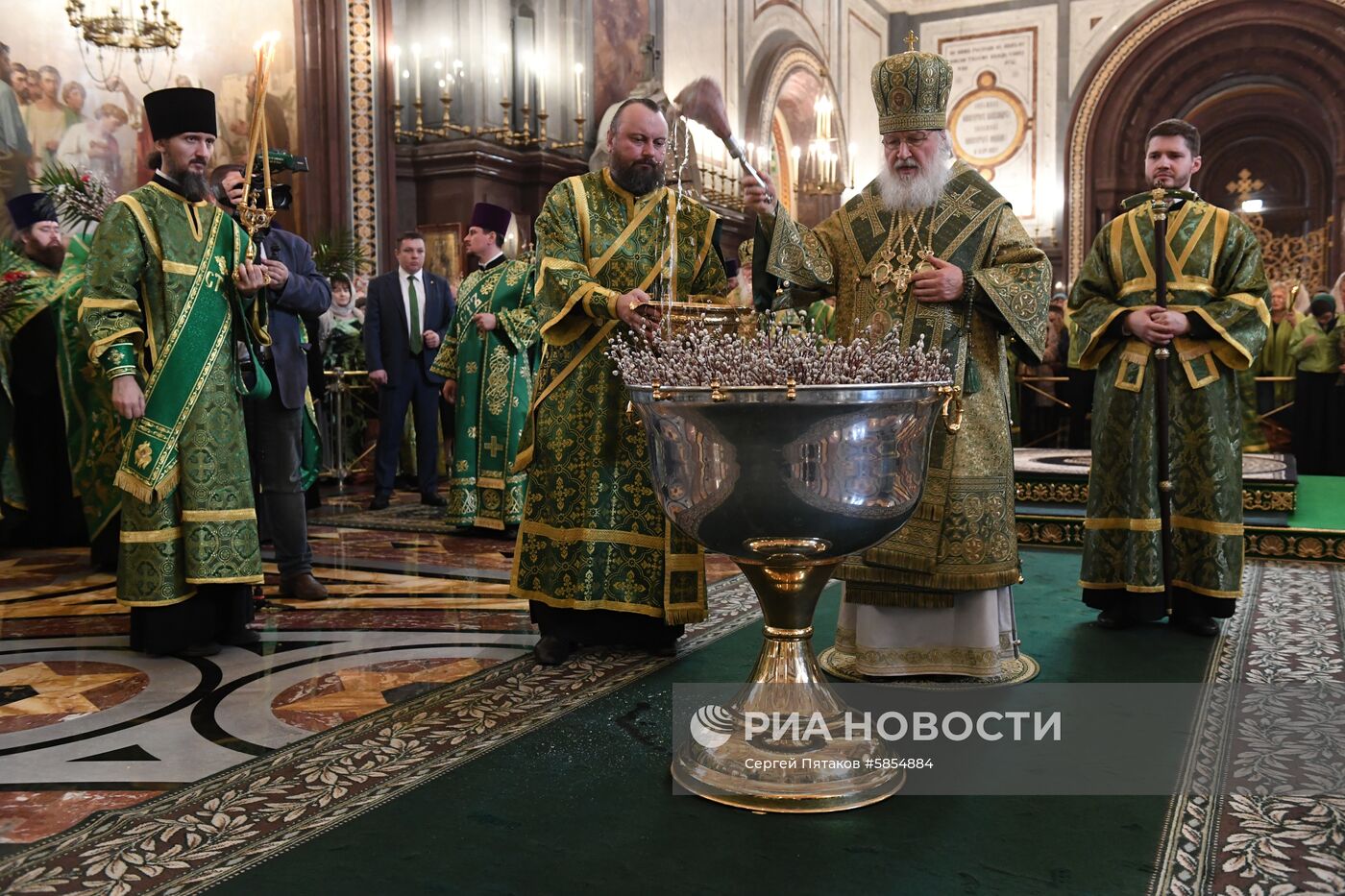 Патриаршее служение в канун Вербного воскресенья в храме Христа Спасителя