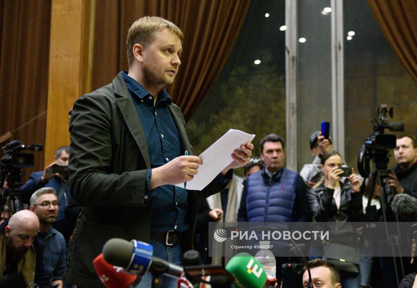 Заседание суда по иску об отмене регистрации кандидата на пост президента Украины В. Зеленского