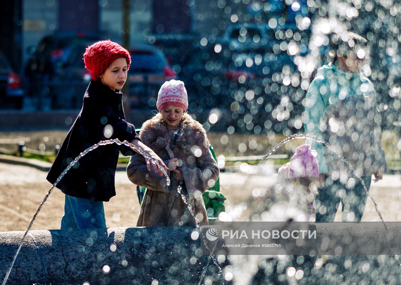 В Санкт-Петербурге запущены фонтаны