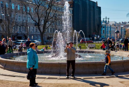 В Санкт-Петербурге запущены фонтаны