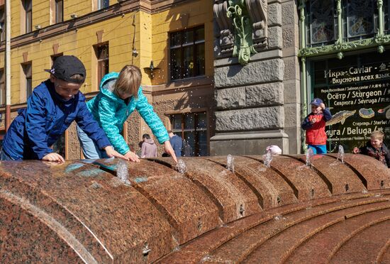 В Санкт-Петербурге запущены фонтаны