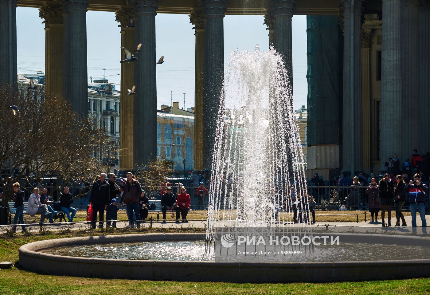 В Санкт-Петербурге запущены фонтаны | РИА Новости Медиабанк