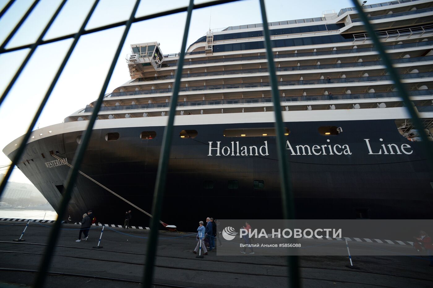 Прибытие круизных лайнеров Costa neoRomantica и Westerdam в порт Владивостока