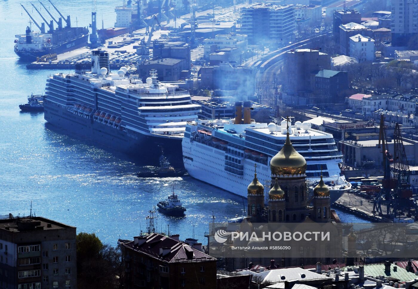 Прибытие круизных лайнеров Costa neoRomantica и Westerdam в порт Владивостока