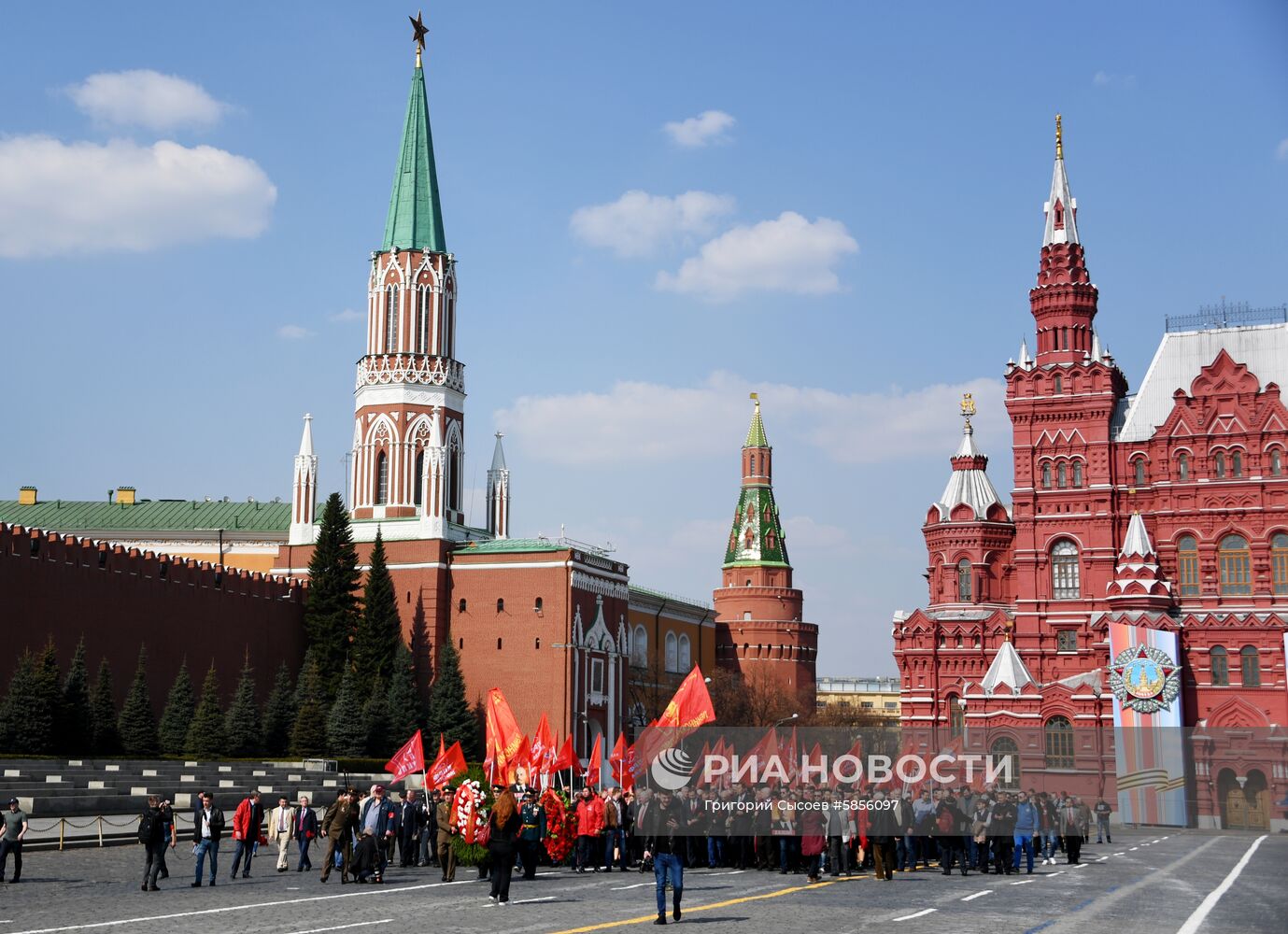 Возложение венков и цветов к Мавзолею В.И. Ленина 