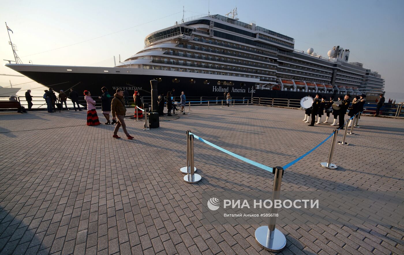 Прибытие круизных лайнеров Costa neoRomantica и Westerdam в порт Владивостока