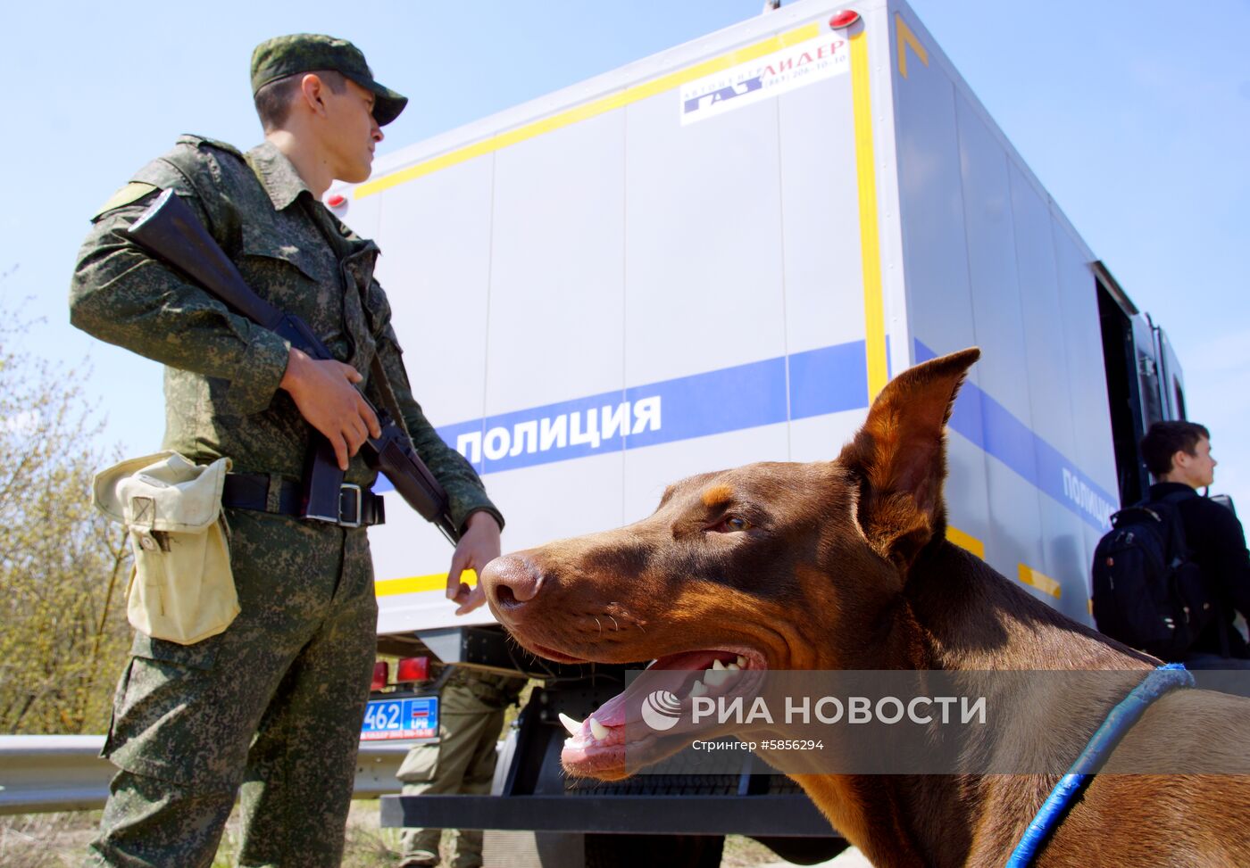 Передача заключенных Украине представителями ЛНР