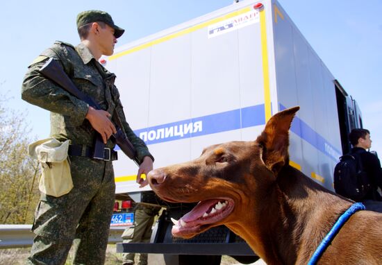 Передача заключенных Украине представителями ЛНР
