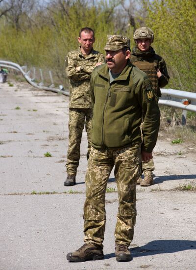Передача заключенных Украине представителями ЛНР
