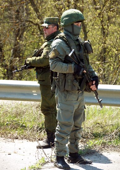 Передача заключенных Украине представителями ЛНР