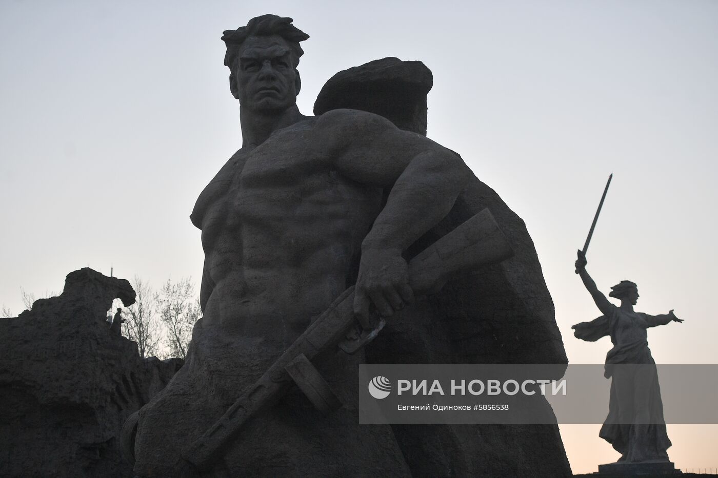 Мемориальный комплекс "Героям Сталинградской битвы" на Мамаевом кургане