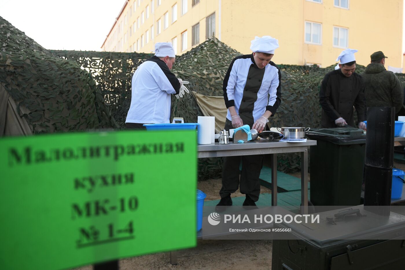 Участники окружного этапа конкурсов АрМИ-2019 "Полевая кухня" на полигоне "Волжский" в Волгоградской области. Место: Россия, Волгоградская область. Автор: Евгений Одиноков/РИА Новости. Боевая подготовка соединений и воинских частей Южного военного округа