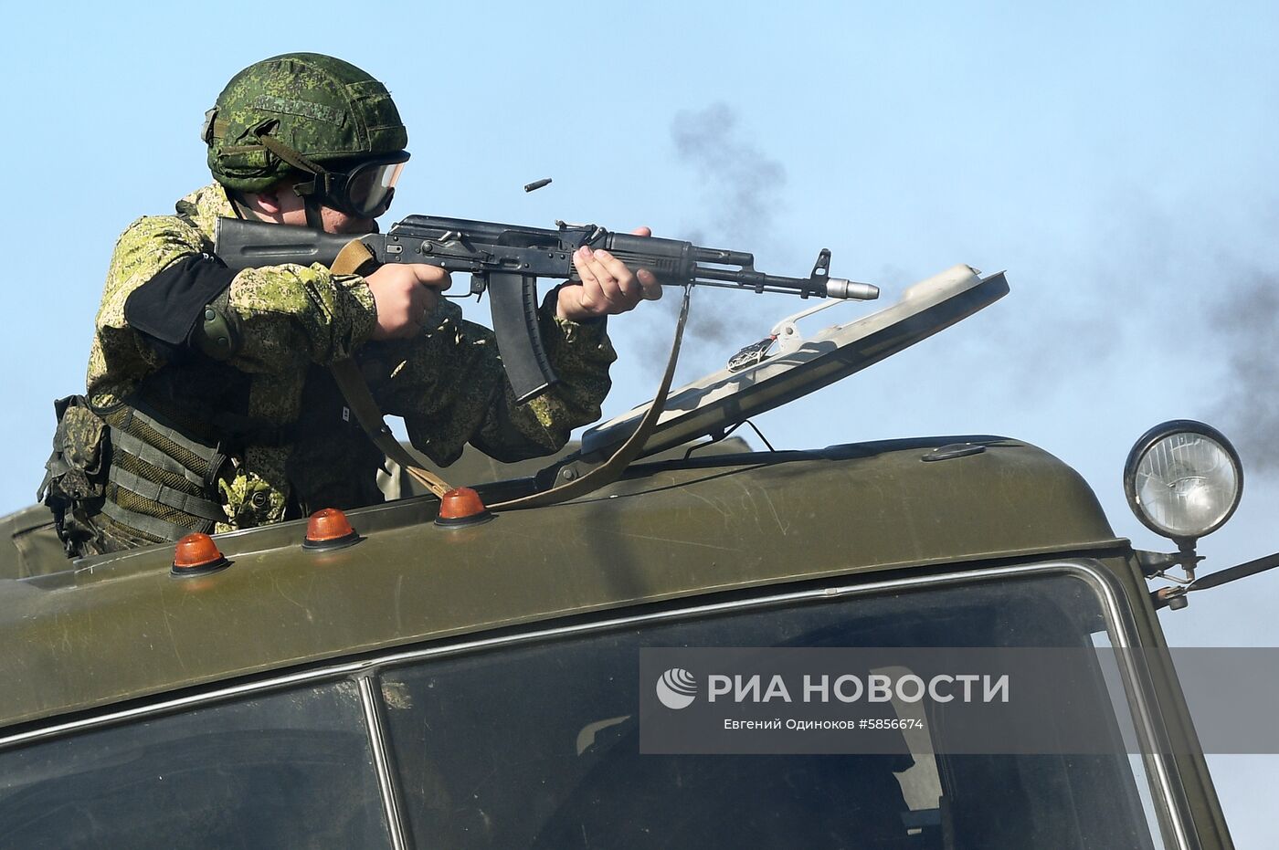 Участник окружного этапа конкурсов АрМИ-2019 "Страж порядка" на полигоне "Волжский" в Волгоградской области. Место: Россия, Волгоградская область. Автор: Евгений Одиноков/РИА Новости. Боевая подготовка соединений и воинских частей Южного военного округа