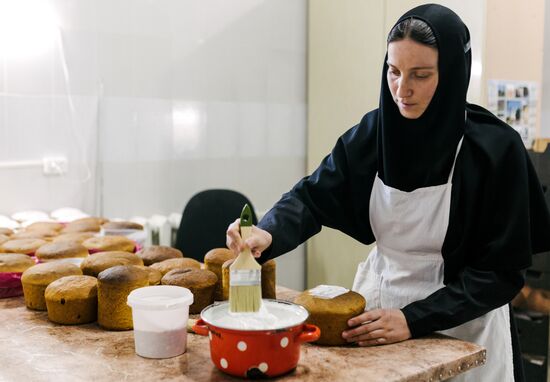 Подготовка к Пасхе в Введенском женском монастыре