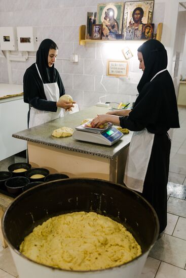Подготовка к Пасхе в Введенском женском монастыре