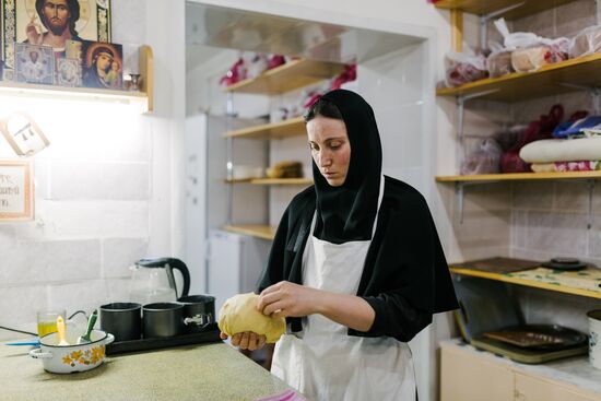 Подготовка к Пасхе в Введенском женском монастыре
