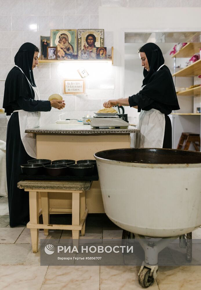 Подготовка к Пасхе в Введенском женском монастыре