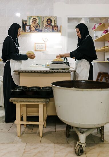 Подготовка к Пасхе в Введенском женском монастыре