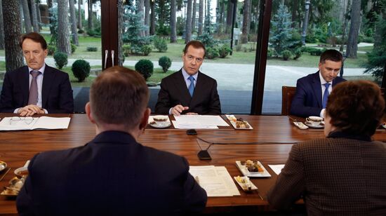 Премьер-министр РФ Д. Медведев встретился с участниками форума «Чистая страна» 