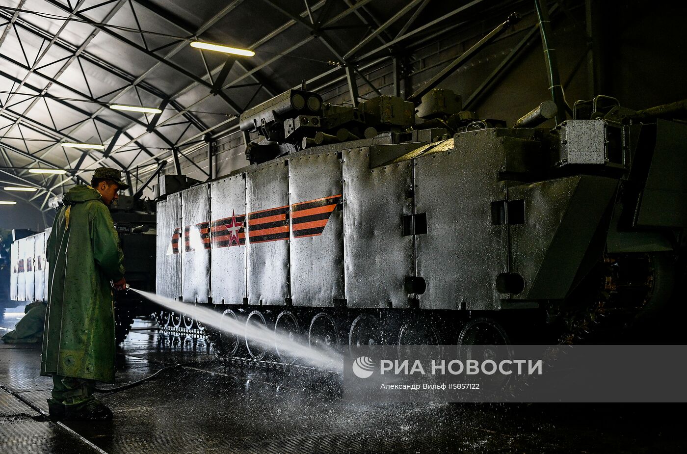 Подготовка военной техники к параду Победы