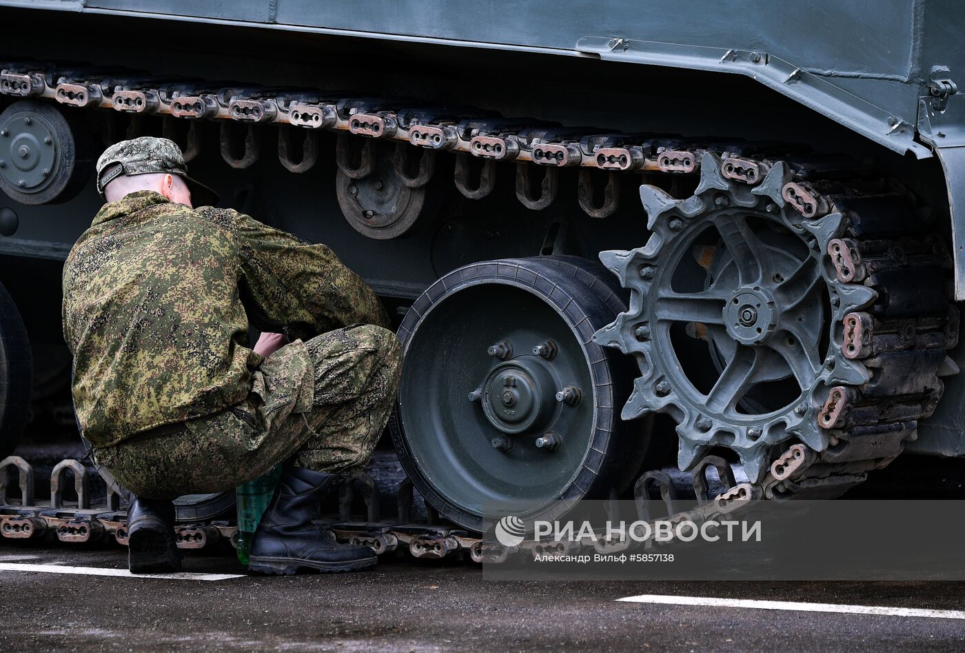 Подготовка военной техники к параду Победы