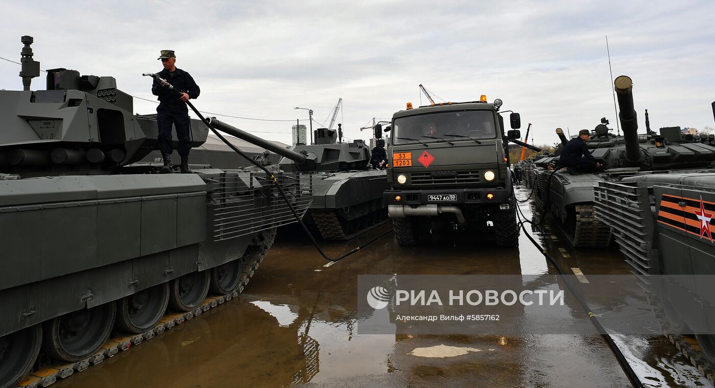 Подготовка военной техники к параду Победы