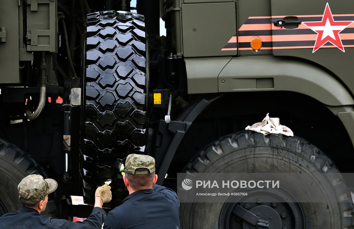 Подготовка военной техники к параду Победы