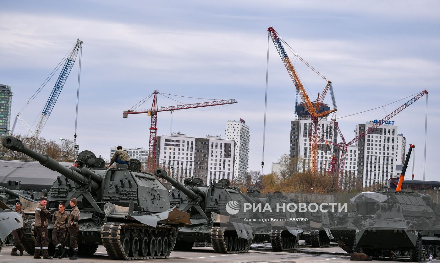 Подготовка военной техники к параду Победы