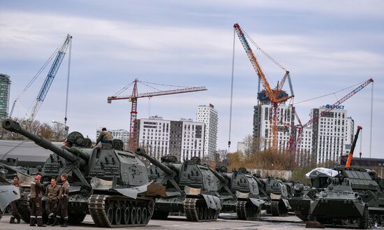 Подготовка военной техники к параду Победы