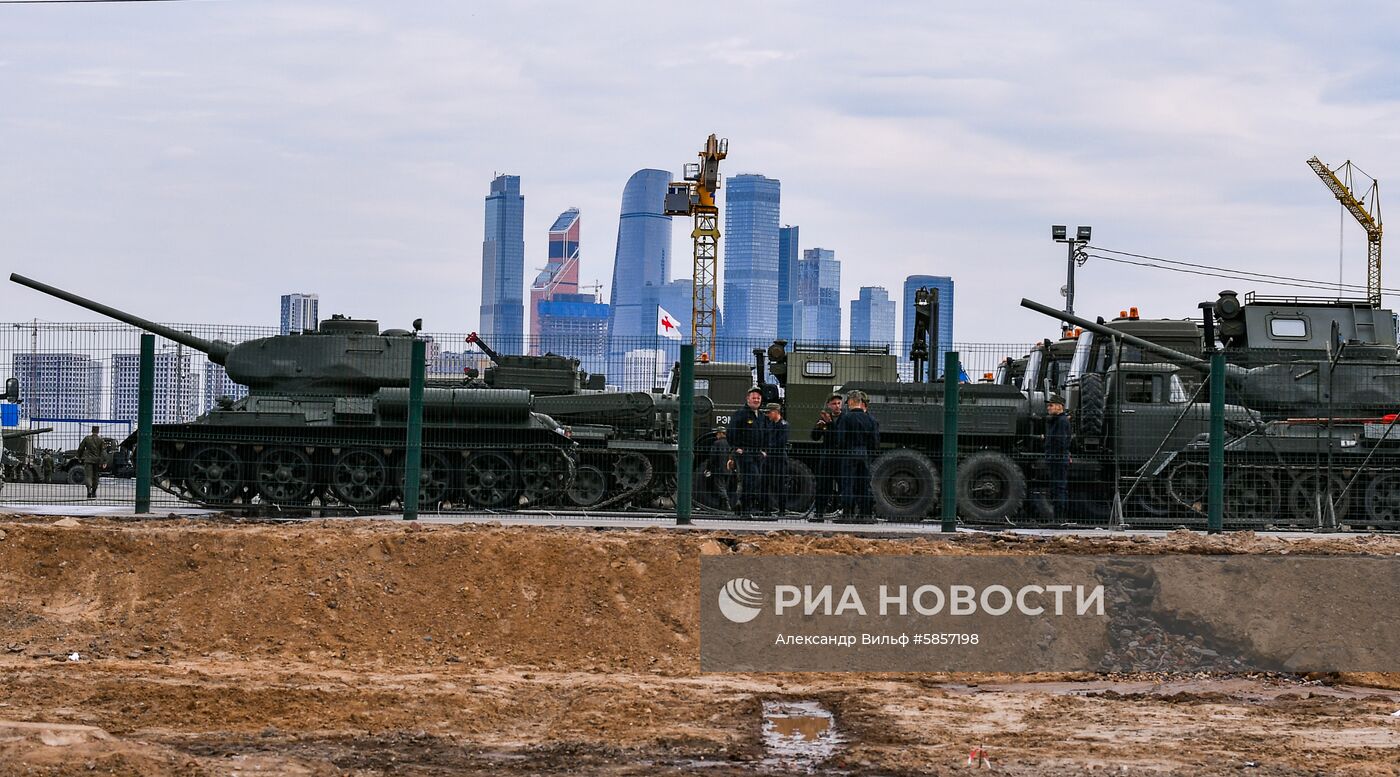 Подготовка военной техники к параду Победы