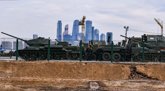 Подготовка военной техники к параду Победы