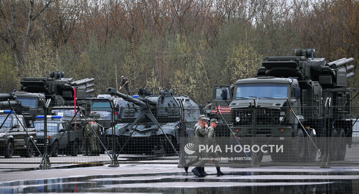 Подготовка военной техники к параду Победы