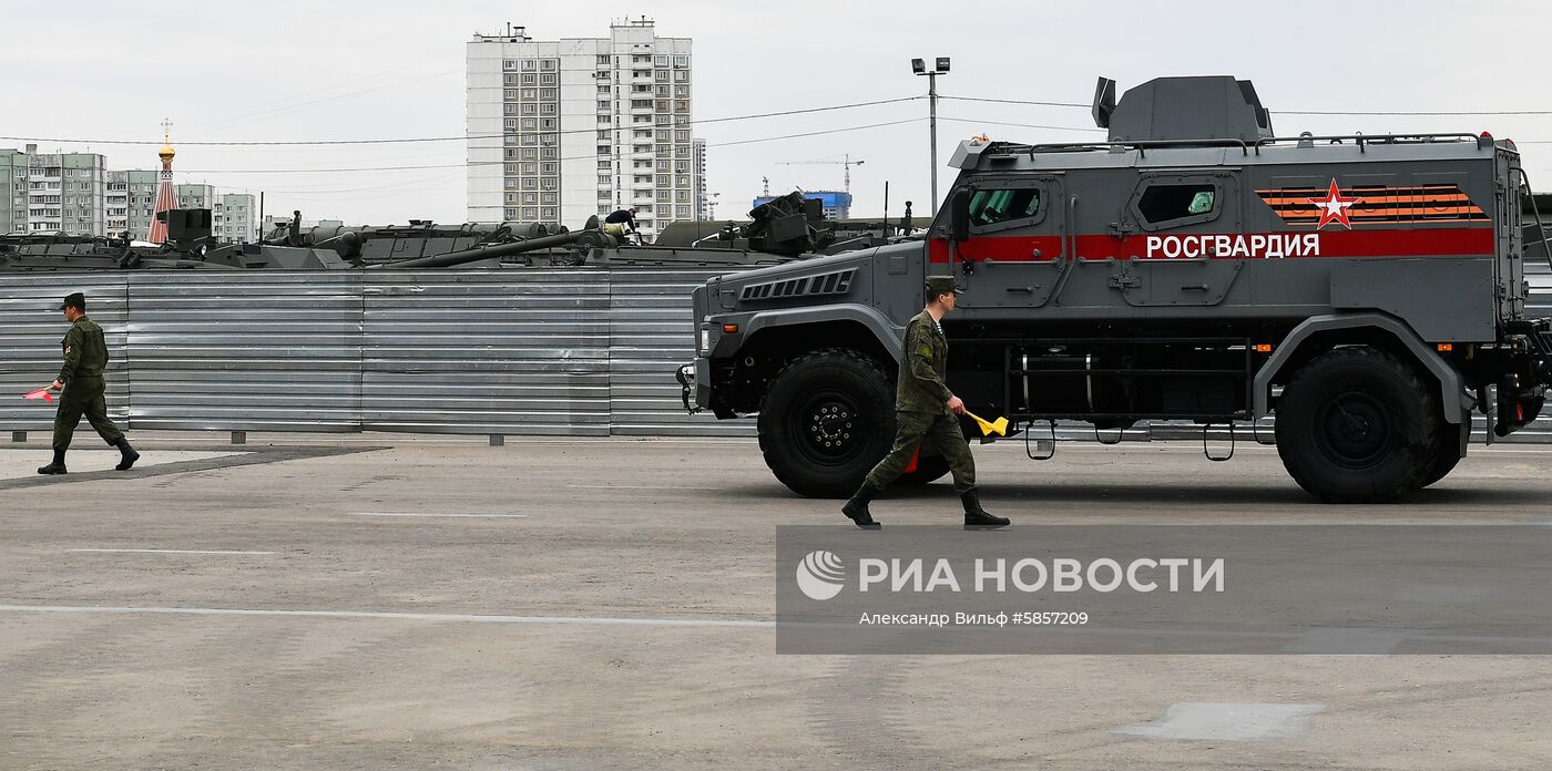 Подготовка военной техники к параду Победы