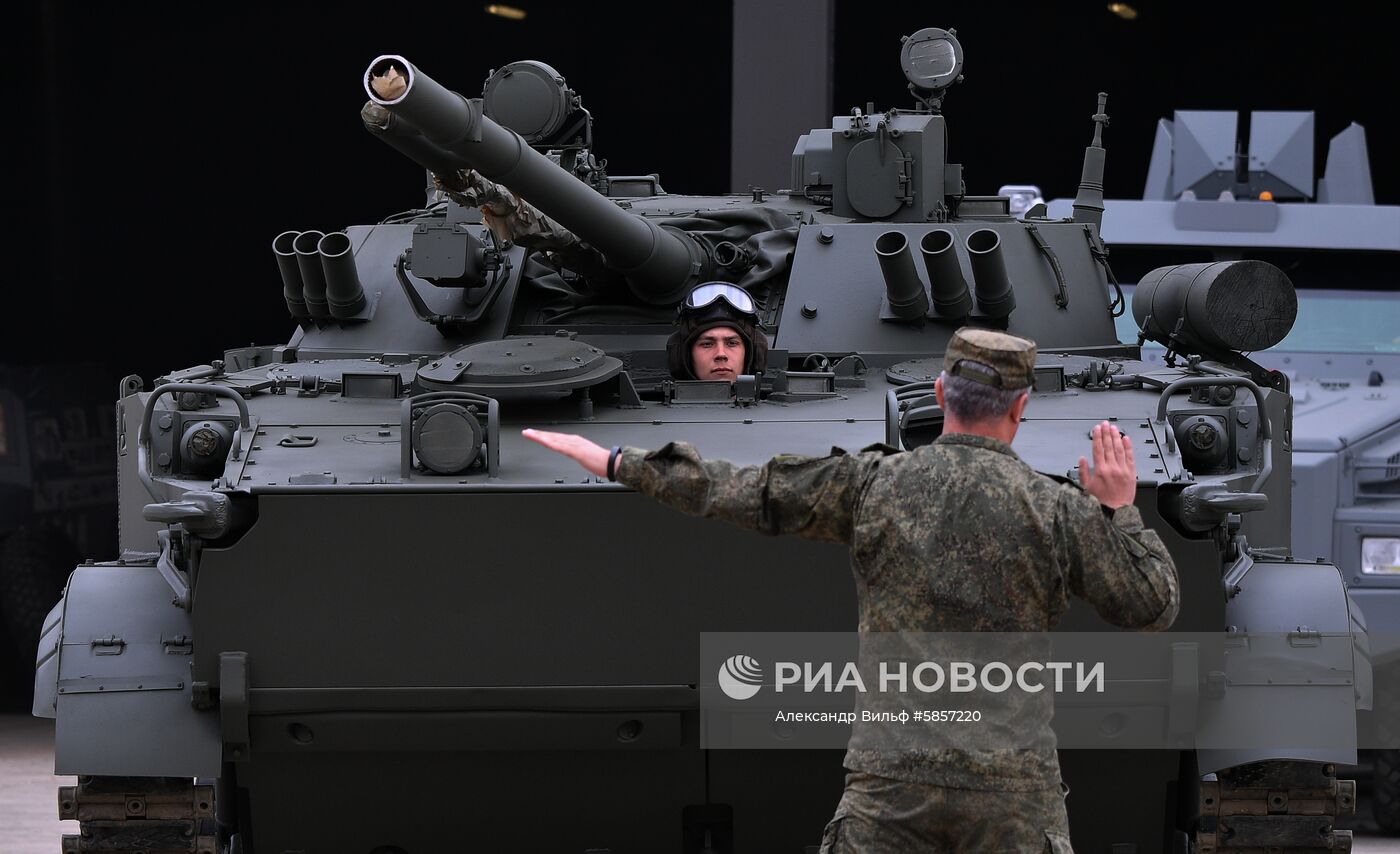 Подготовка военной техники к параду Победы