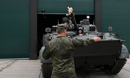 Подготовка военной техники к параду Победы