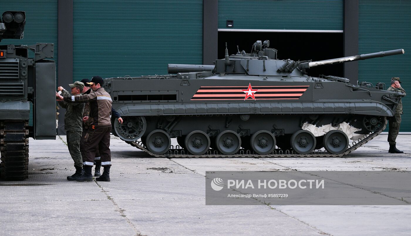 Подготовка военной техники к параду Победы