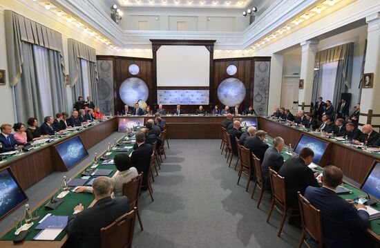 Рабочая поездка президента РФ В. Путина в Санкт-Петербург