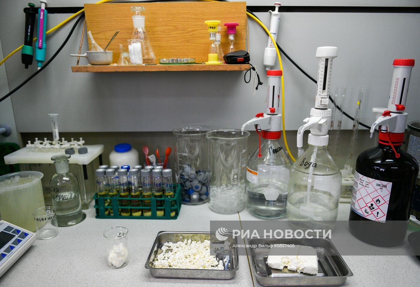 Проверка качества продуктов в лаборатории Роспотребнадзора