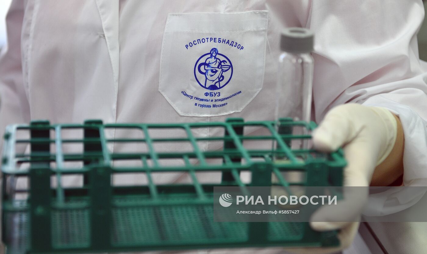 Проверка качества продуктов в лаборатории Роспотребнадзора