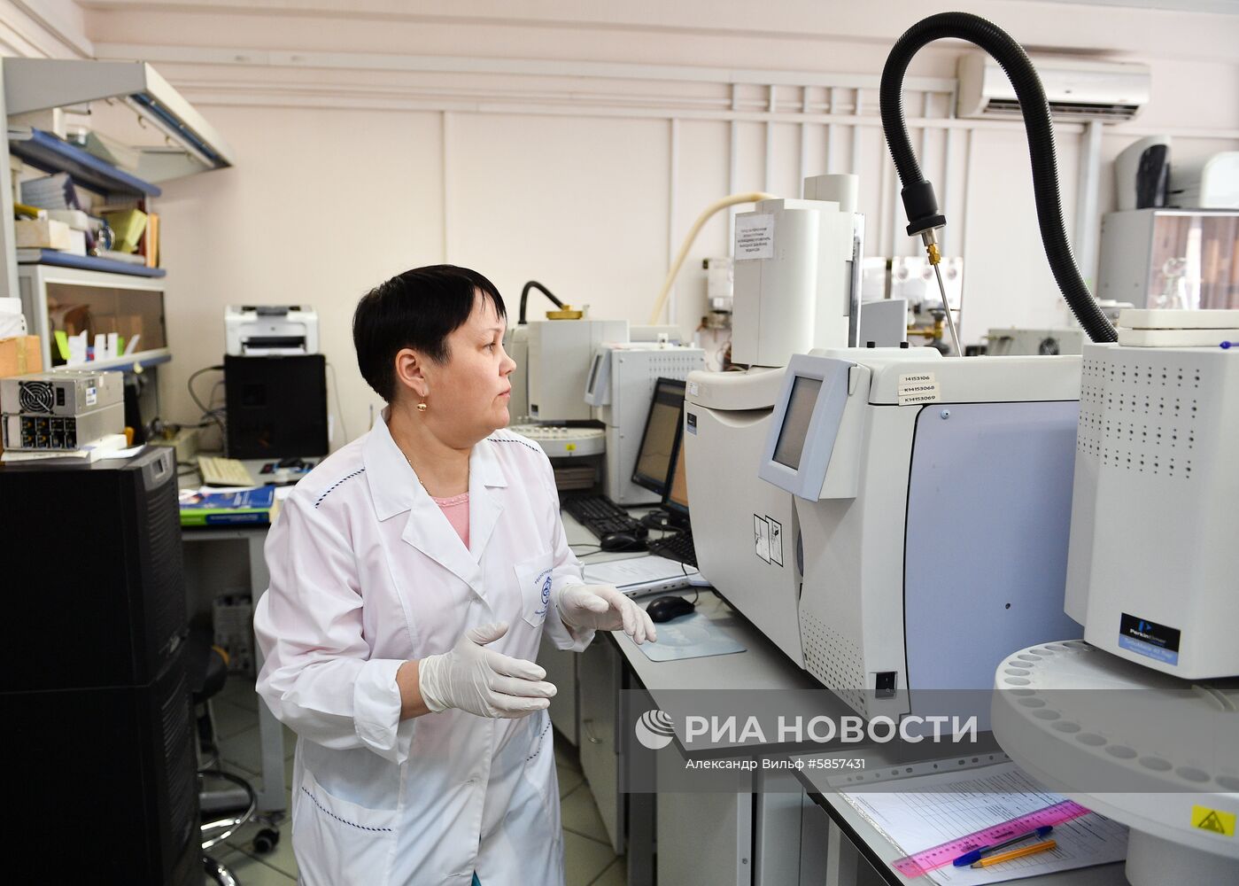 Проверка качества продуктов в лаборатории Роспотребнадзора