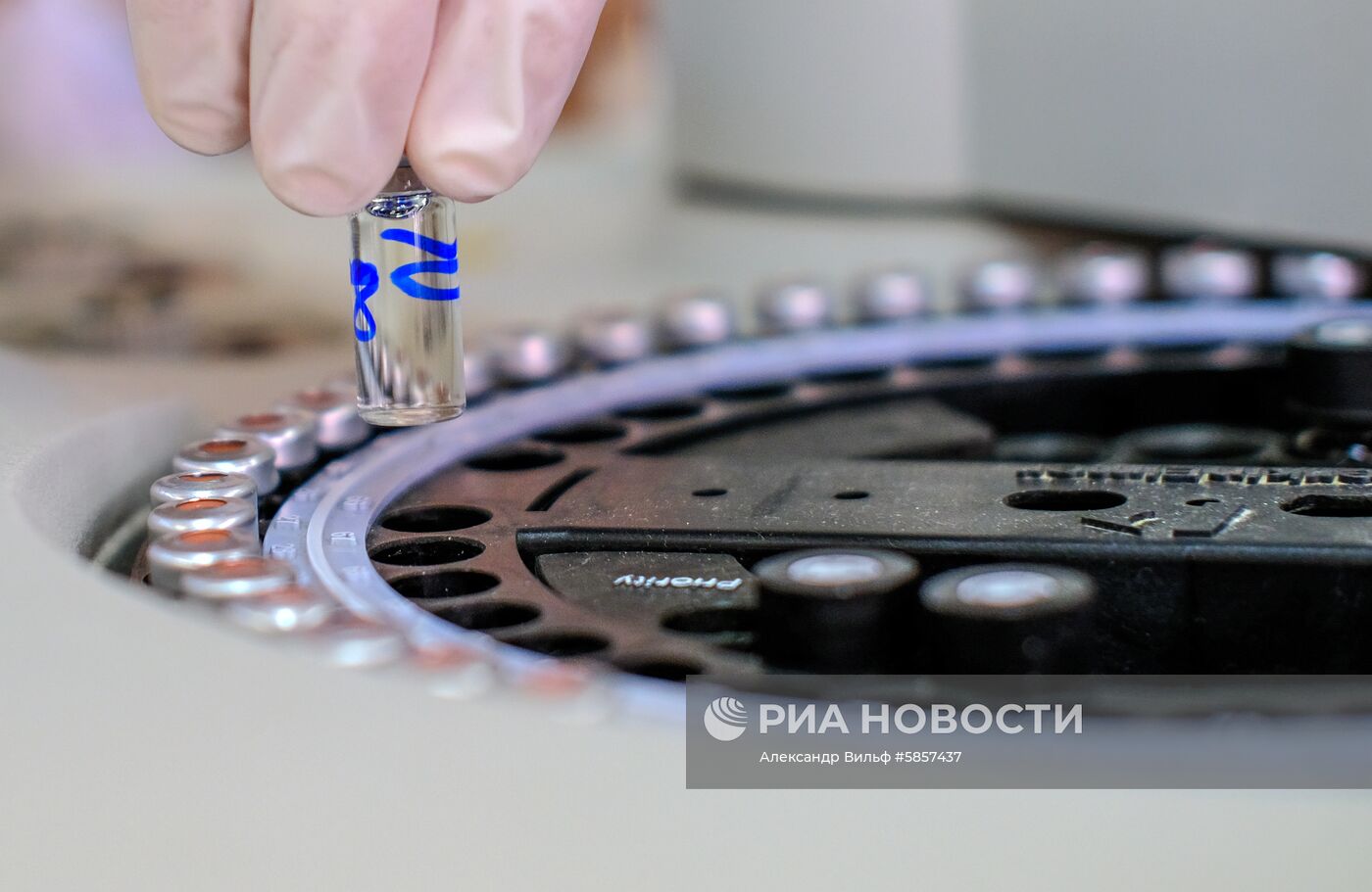 Проверка качества продуктов в лаборатории Роспотребнадзора