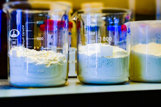 Проверка качества продуктов в лаборатории Роспотребнадзора