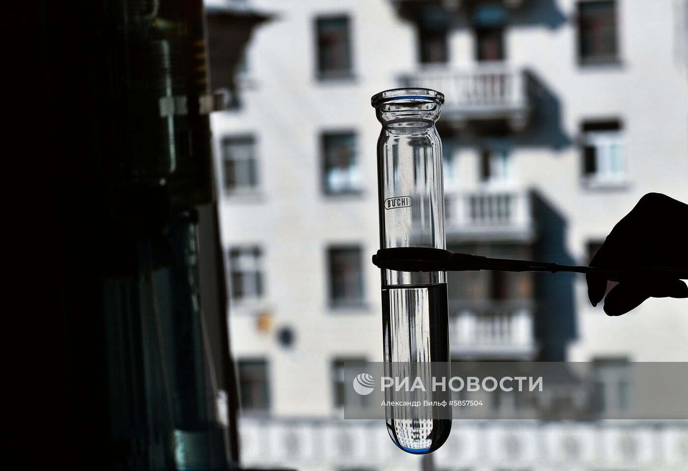 Проверка качества продуктов в лаборатории Роспотребнадзора