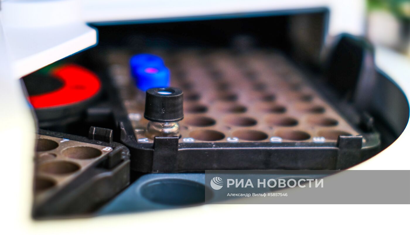 Проверка качества продуктов в лаборатории Роспотребнадзора