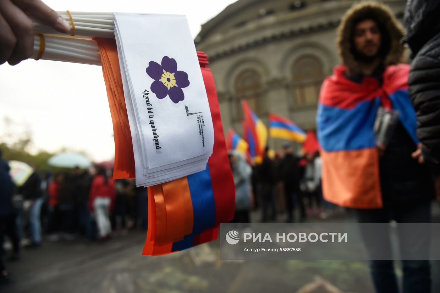 Факельное шествие в Ереване в память о жертвах геноцида армян